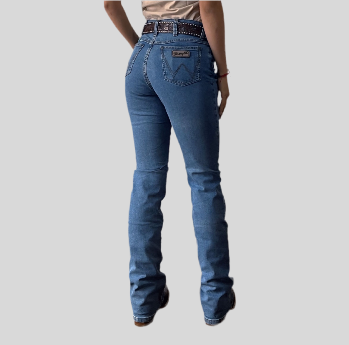 Pantalón Wrangler #0981 Retro High Rise Corte Bota.