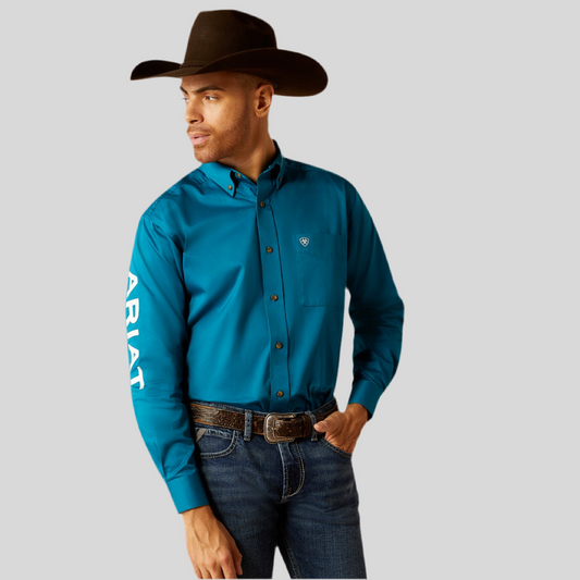 Camisa Ariat Team Logo Twill Turquesa Corte Clásico 10052825