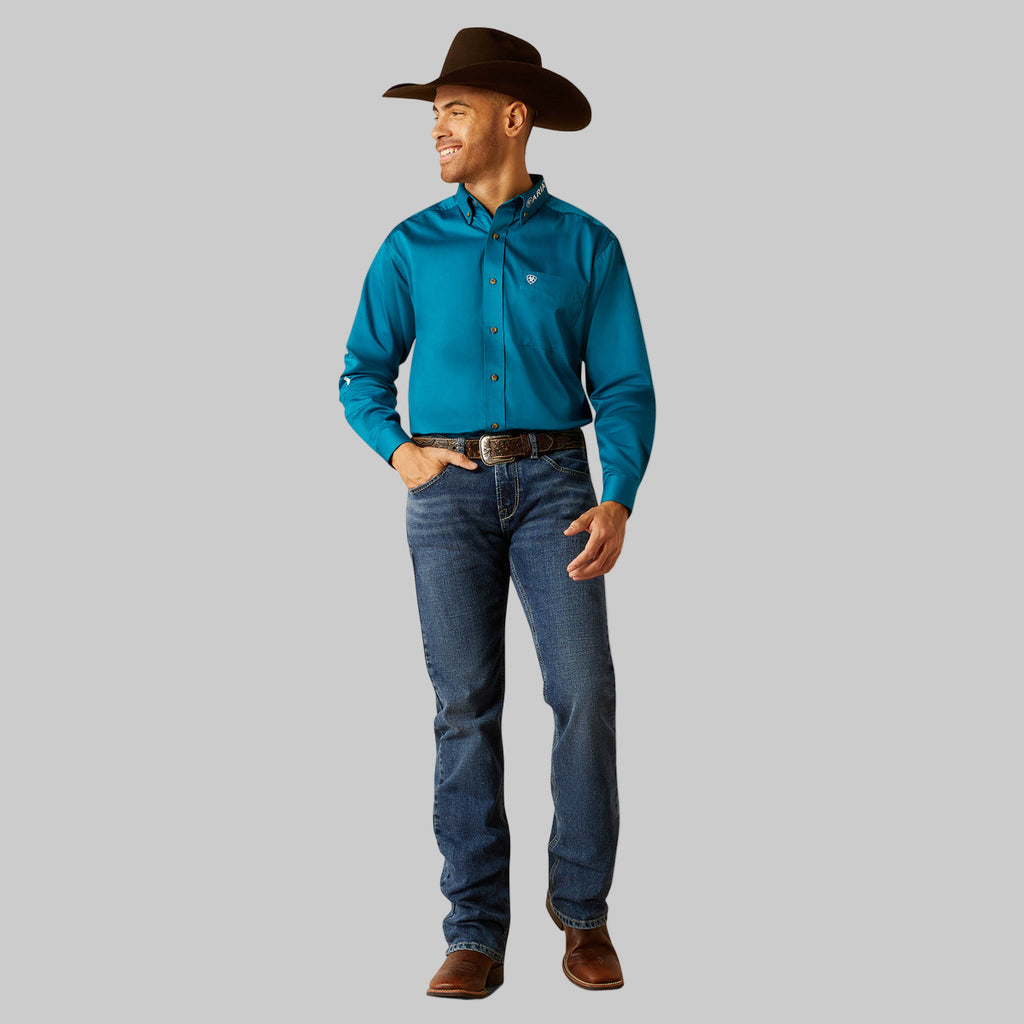 Camisa Ariat Team Logo Twill Turquesa Corte Clásico.