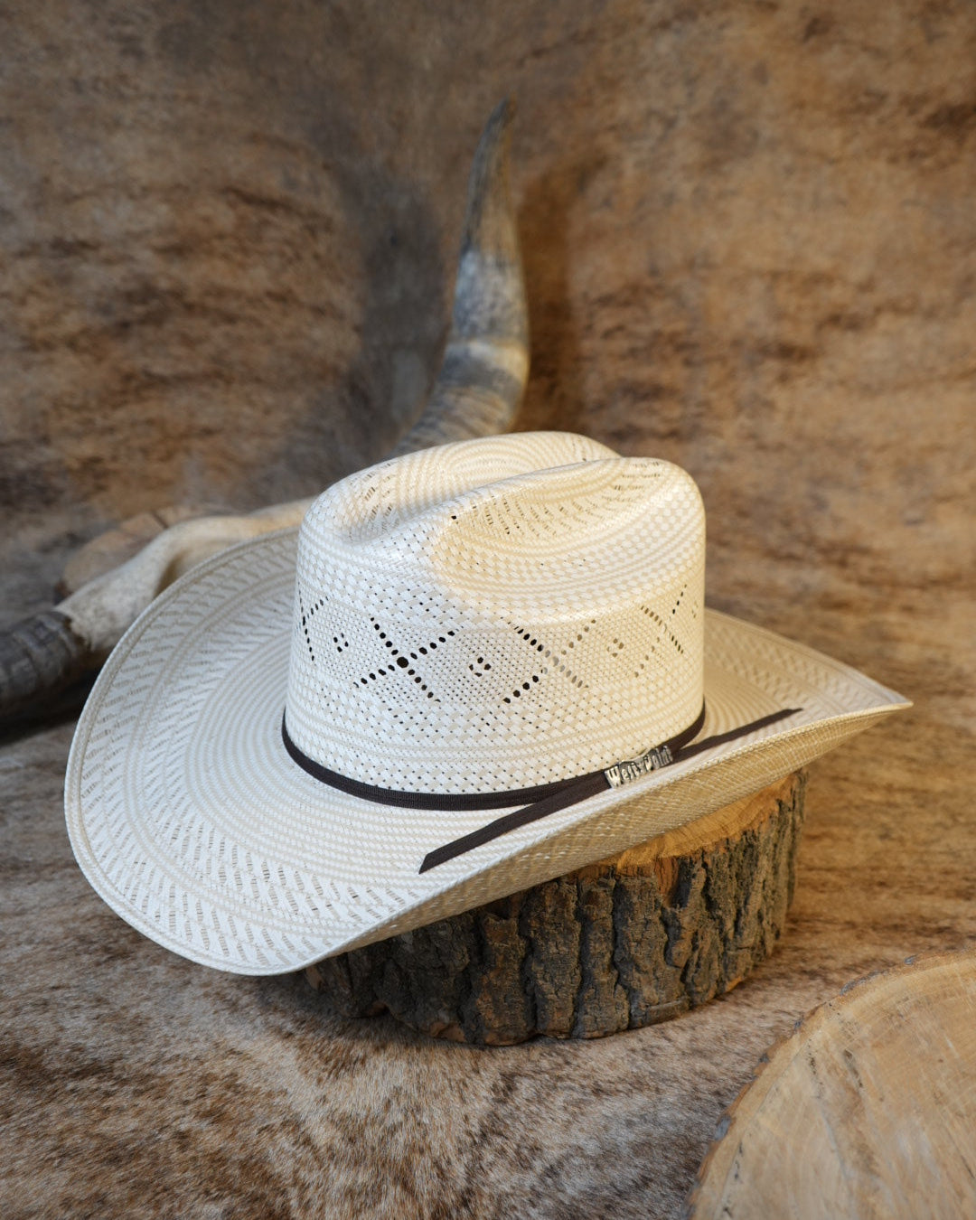 Sombrero West Point 100X George Bicolor X Flower